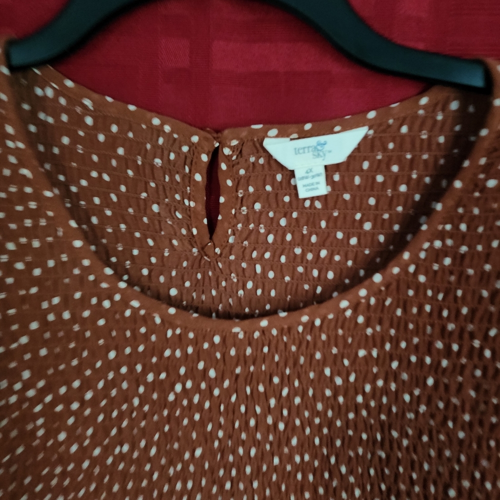 Plus Size Top - Picture 2 of 2